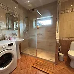 Δωμάτια σε οικογενειακή κατοικία Arthome